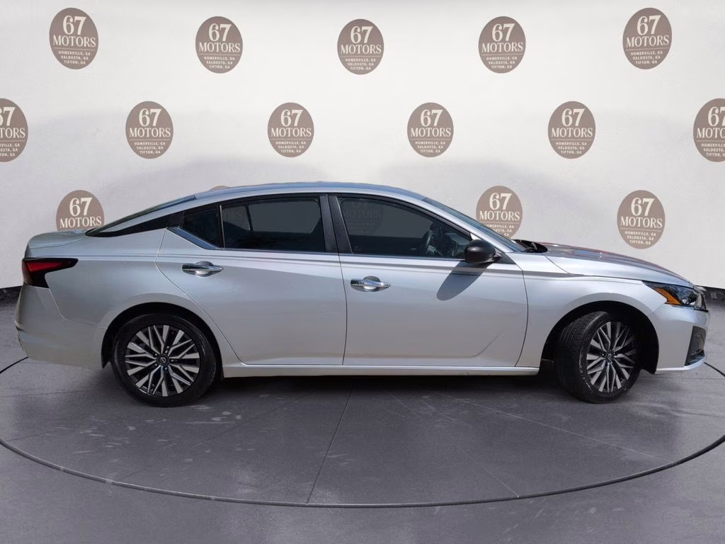 2024 Brilliant Silver Metallic Nissan Altima 2.5 SV FWD Sedan