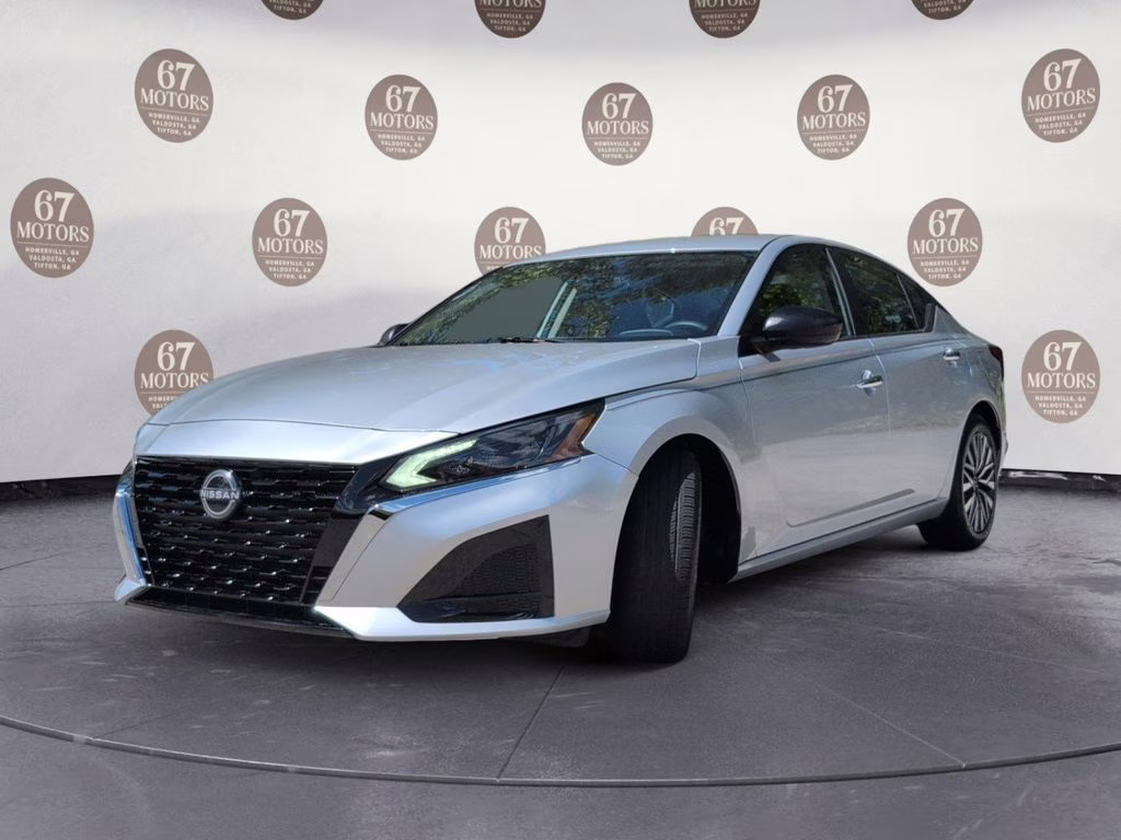 2024 Brilliant Silver Metallic Nissan Altima 2.5 SV FWD Sedan
