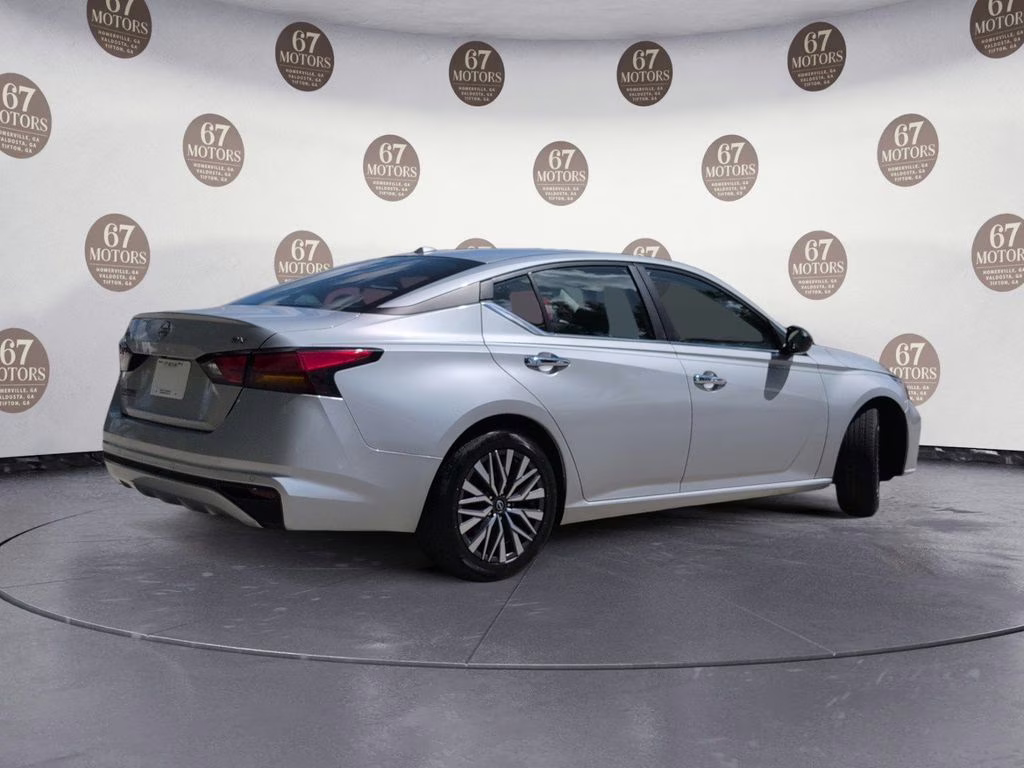 2024 Brilliant Silver Metallic Nissan Altima 2.5 SV FWD Sedan