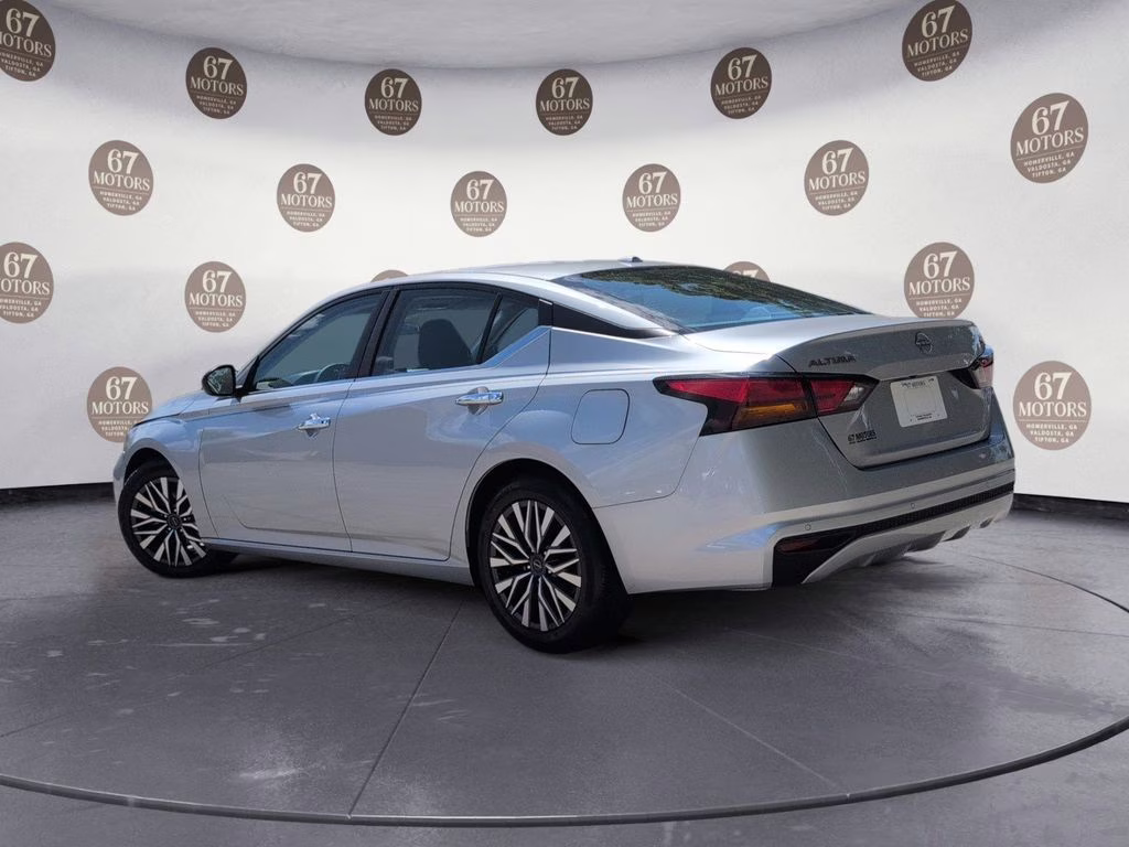2024 Brilliant Silver Metallic Nissan Altima 2.5 SV FWD Sedan