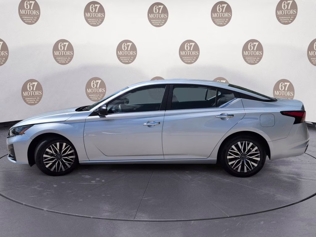 2024 Brilliant Silver Metallic Nissan Altima 2.5 SV FWD Sedan