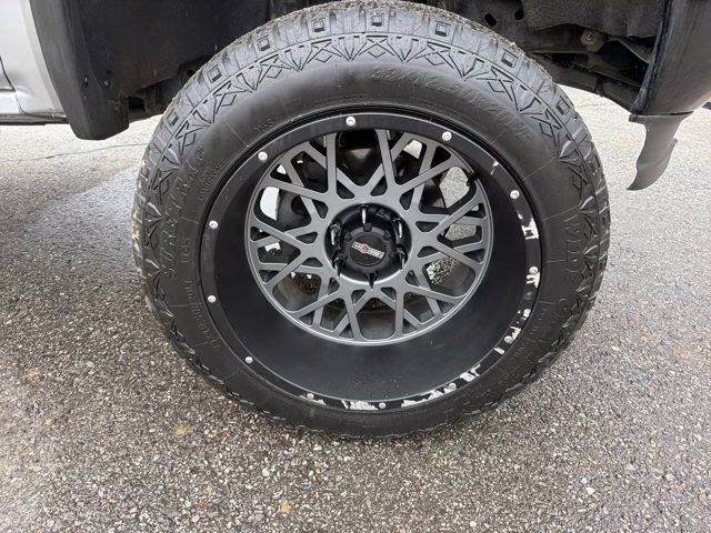 2014 Quicksilver Metallic GMC Sierra 1500 SLE 4X4 Truck