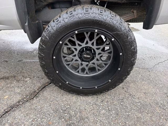 2014 Quicksilver Metallic GMC Sierra 1500 SLE 4X4 Truck