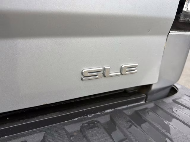 2014 Quicksilver Metallic GMC Sierra 1500 SLE 4X4 Truck