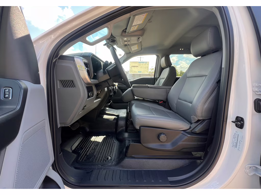 2026 Oxford White Ford Super Duty F-350 DRW XL 4X4 Truck