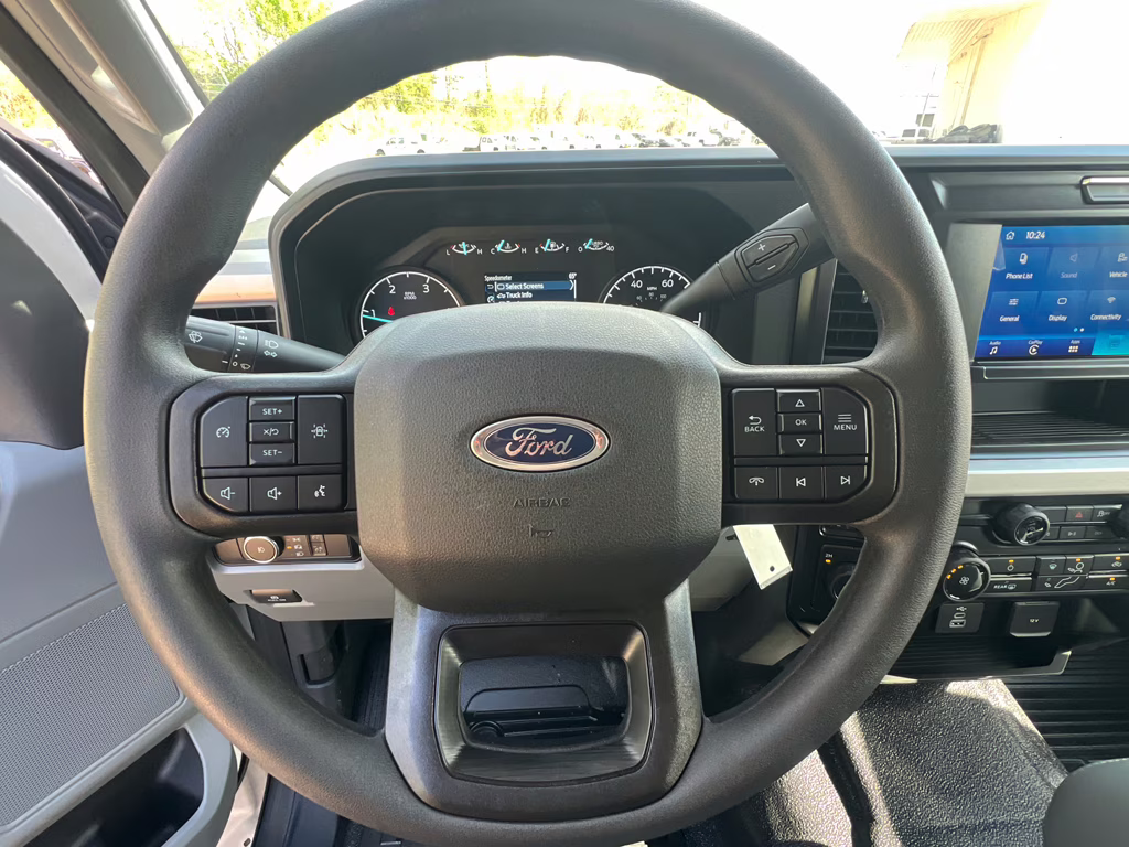 2026 Oxford White Ford Super Duty F-350 DRW XL 4X4 Truck