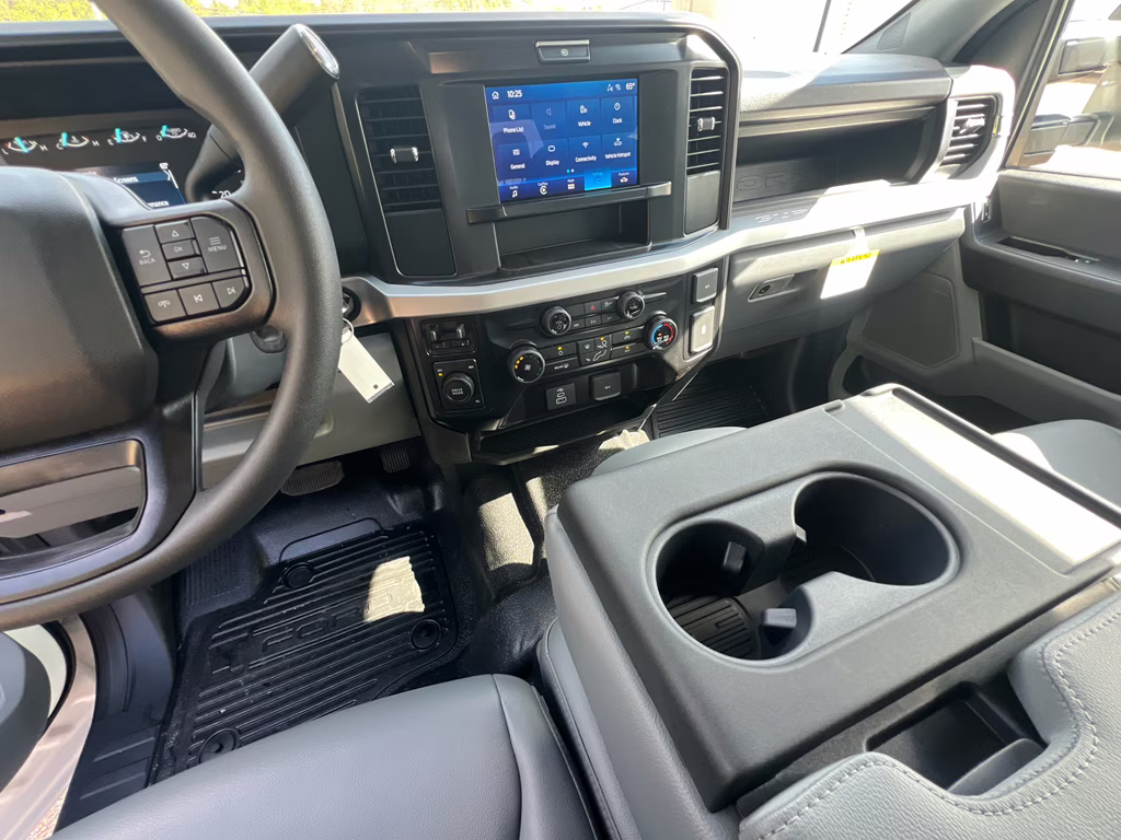 2026 Oxford White Ford Super Duty F-350 DRW XL 4X4 Truck