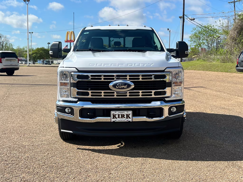 2026 Oxford White Ford Super Duty F-350 DRW XL 4X4 Truck