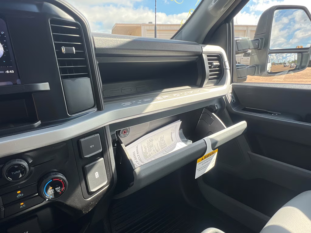 2026 Oxford White Ford Super Duty F-350 DRW XL 4X4 Truck