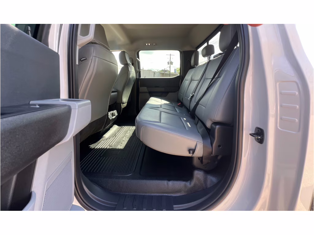 2026 Oxford White Ford Super Duty F-350 DRW XL 4X4 Truck