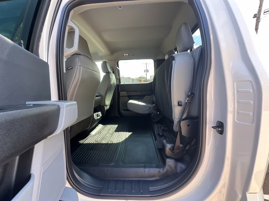 2026 Oxford White Ford Super Duty F-350 DRW XL 4X4 Truck