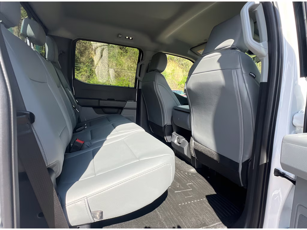 2026 Oxford White Ford Super Duty F-350 DRW XL 4X4 Truck