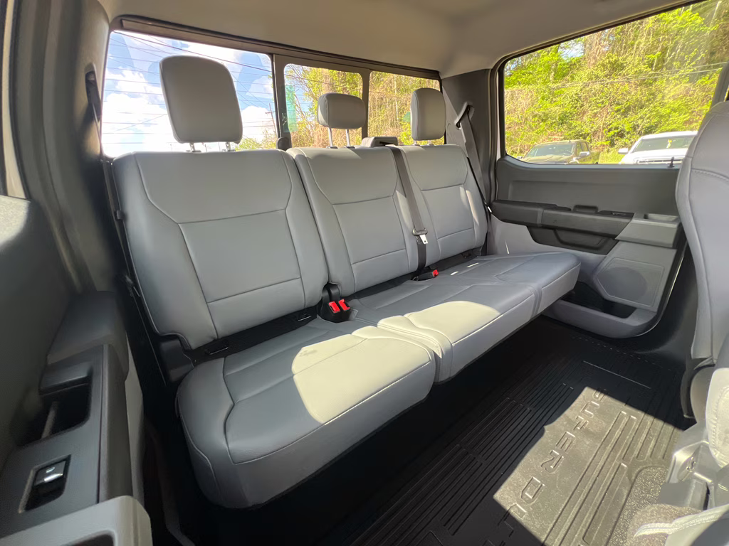 2026 Oxford White Ford Super Duty F-350 DRW XL 4X4 Truck