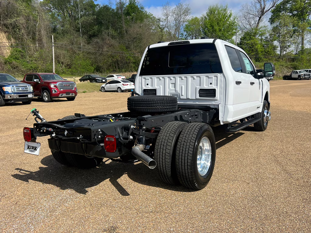 2026 Oxford White Ford Super Duty F-350 DRW XL 4X4 Truck