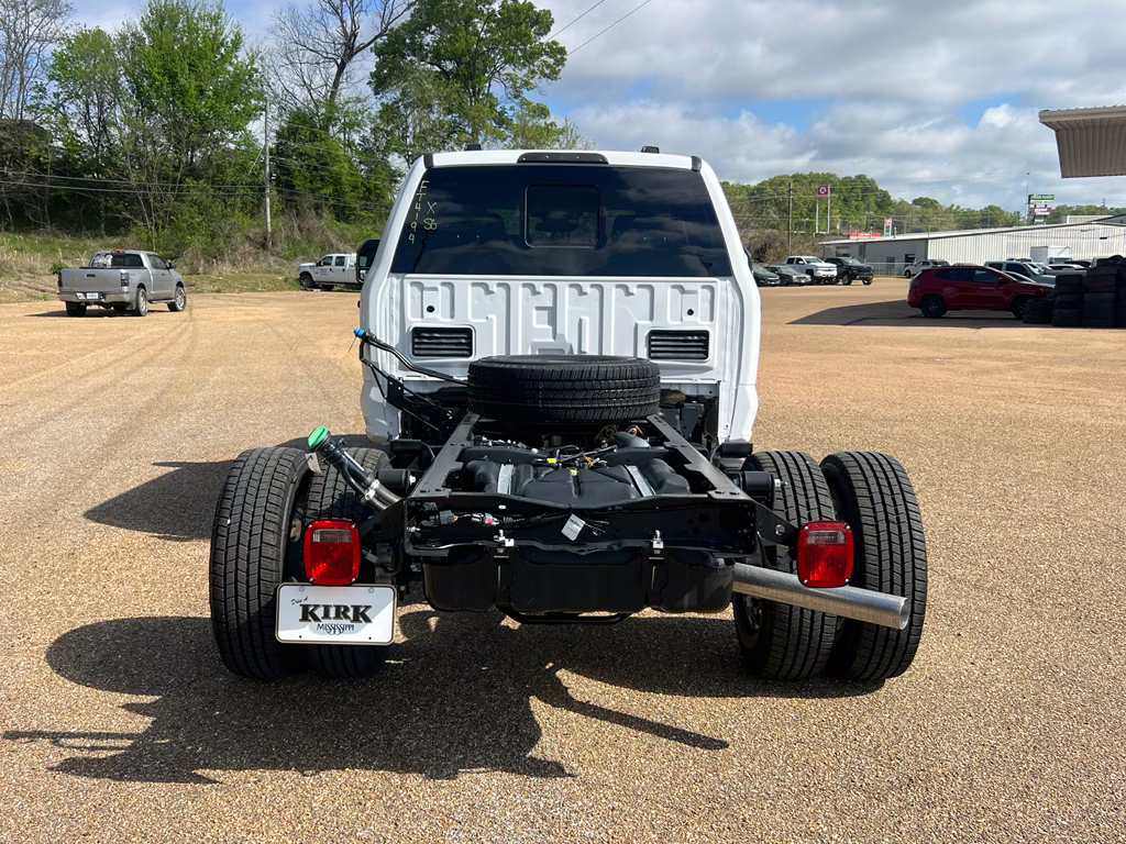 2026 Oxford White Ford Super Duty F-350 DRW XL 4X4 Truck