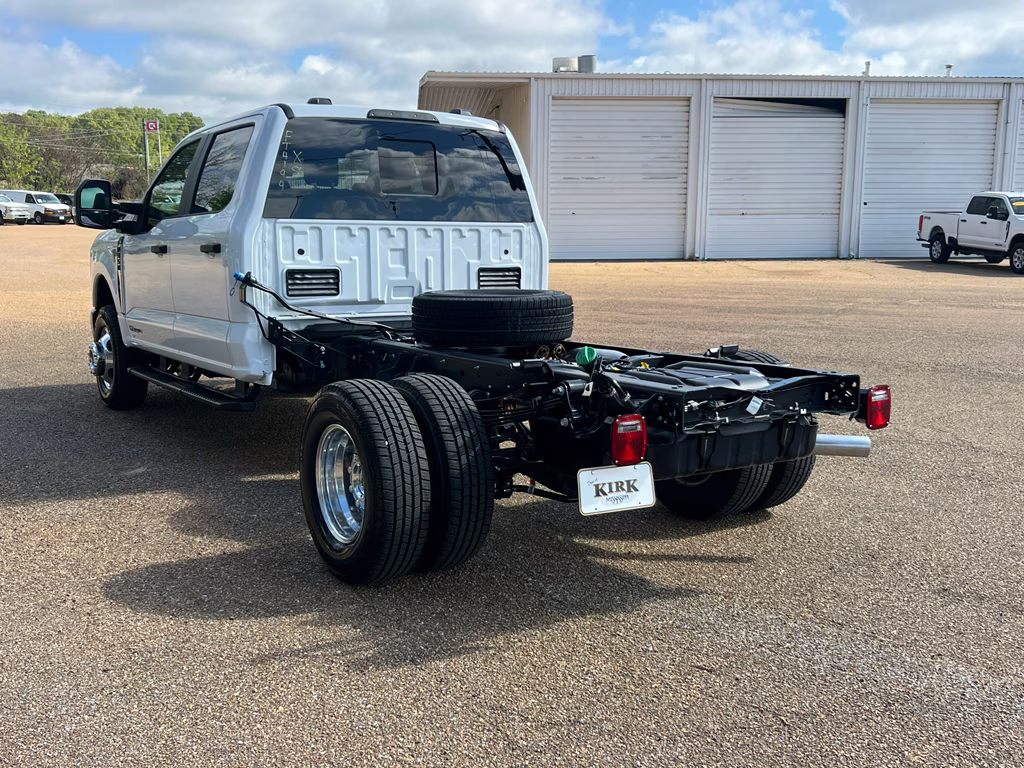 2026 Oxford White Ford Super Duty F-350 DRW XL 4X4 Truck