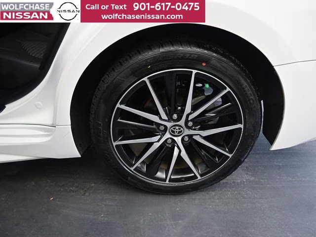 2023 Wind Chill Pearl Toyota Camry SE FWD Sedan