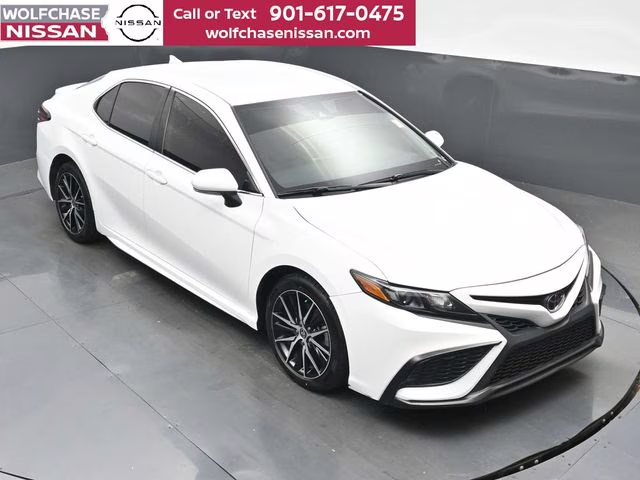 2023 Wind Chill Pearl Toyota Camry SE FWD Sedan