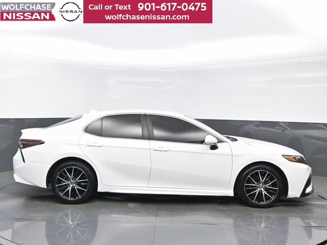 2023 Wind Chill Pearl Toyota Camry SE FWD Sedan