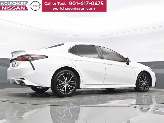 2023 Wind Chill Pearl Toyota Camry SE FWD Sedan