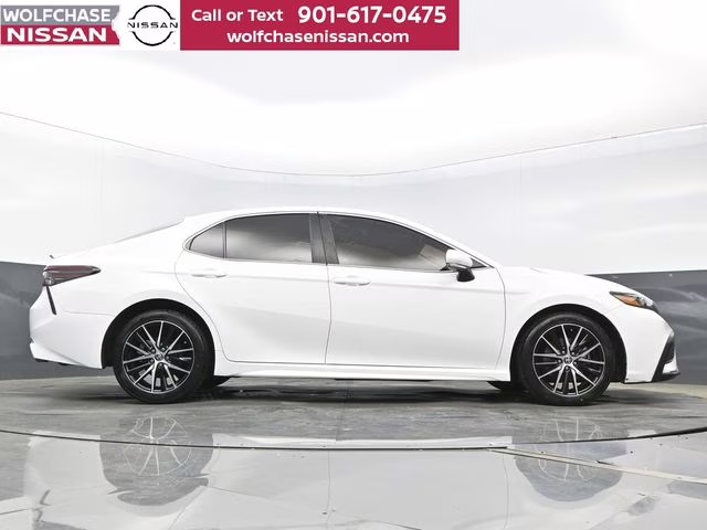 2023 Wind Chill Pearl Toyota Camry SE FWD Sedan