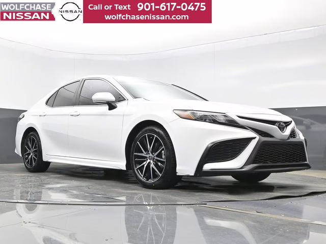 2023 Wind Chill Pearl Toyota Camry SE FWD Sedan