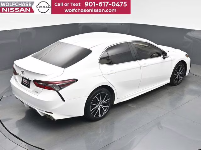 2023 Wind Chill Pearl Toyota Camry SE FWD Sedan