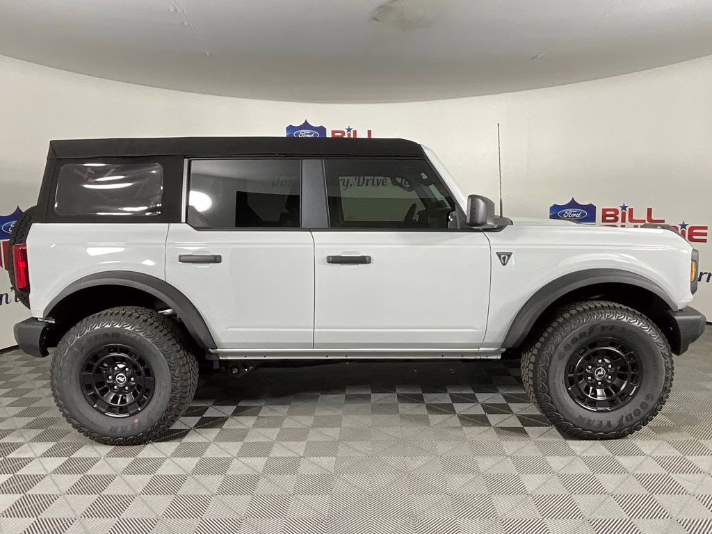 2026 Avalanche Ford Bronco Base 4X4 SUV