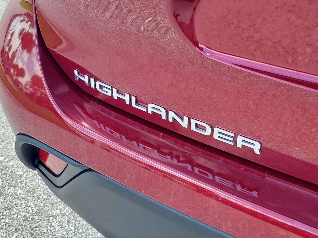 2022 Pearl Toyota Highlander XLE AWD SUV