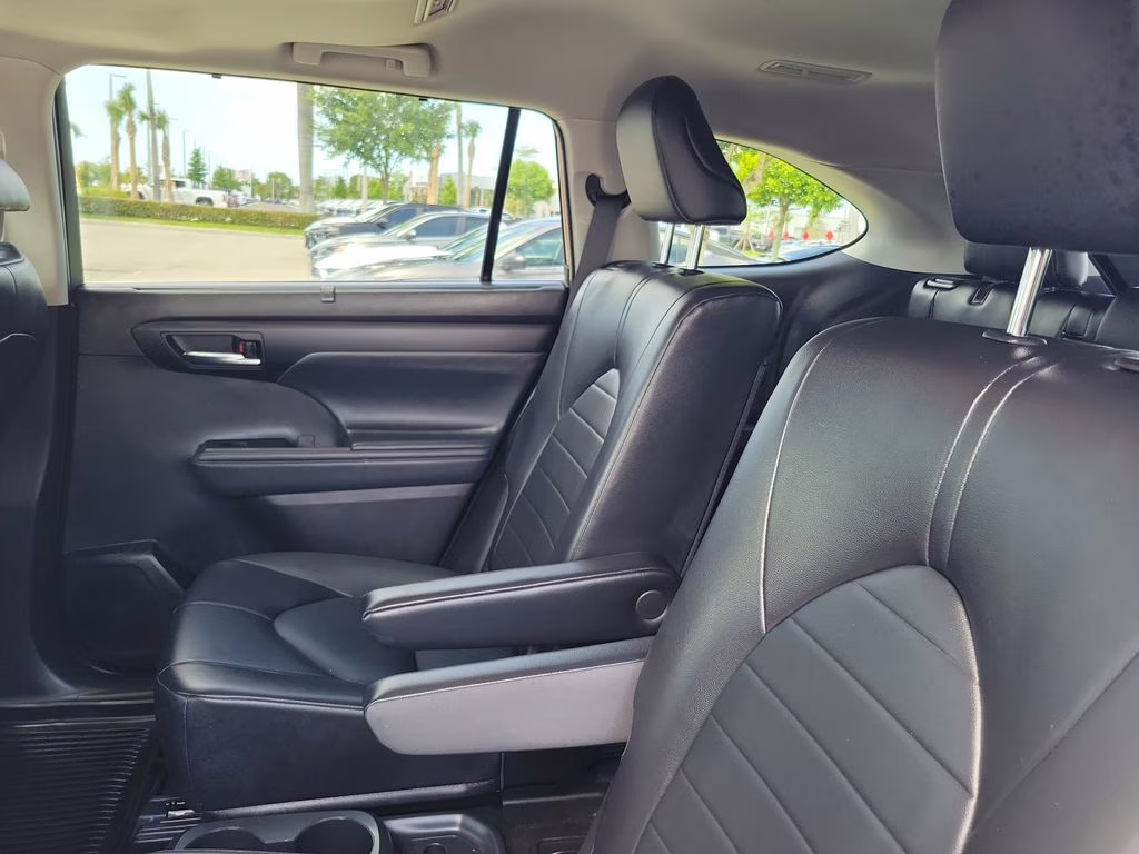 2022 Pearl Toyota Highlander XLE AWD SUV