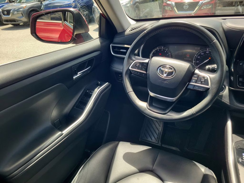 2022 Pearl Toyota Highlander XLE AWD SUV