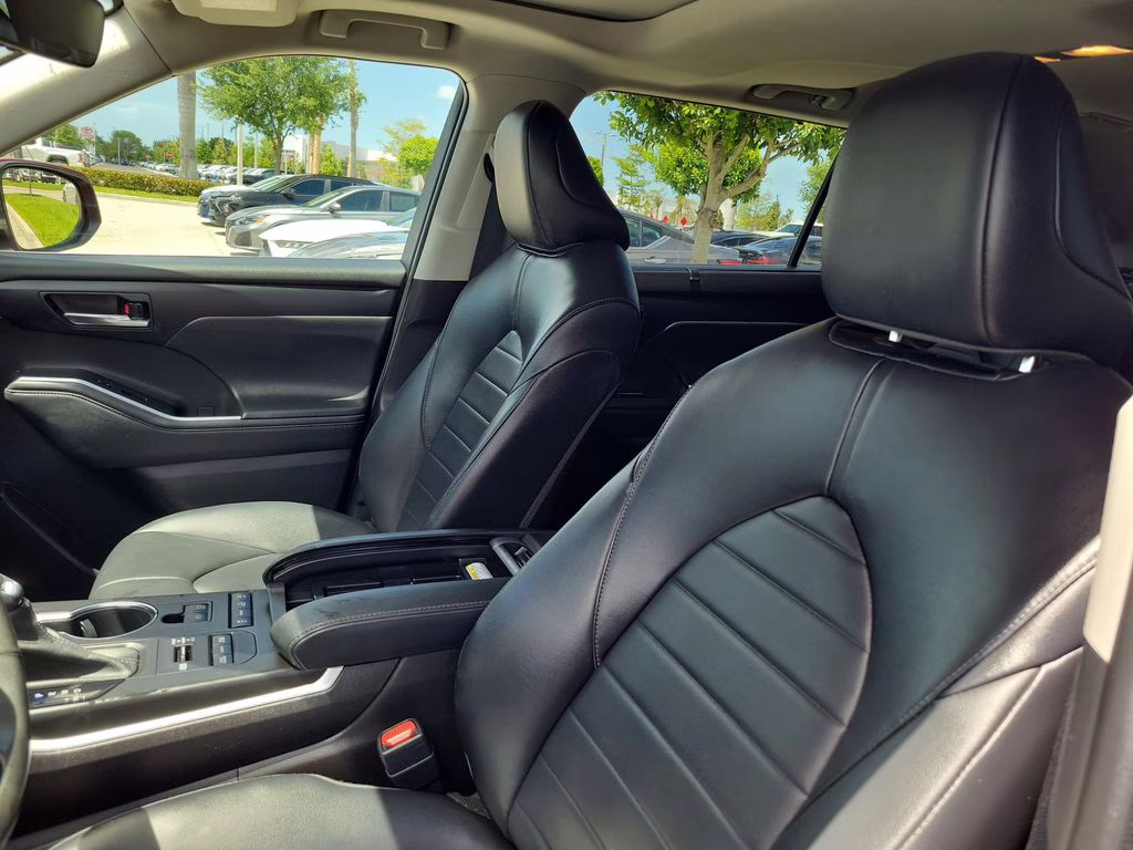 2022 Pearl Toyota Highlander XLE AWD SUV