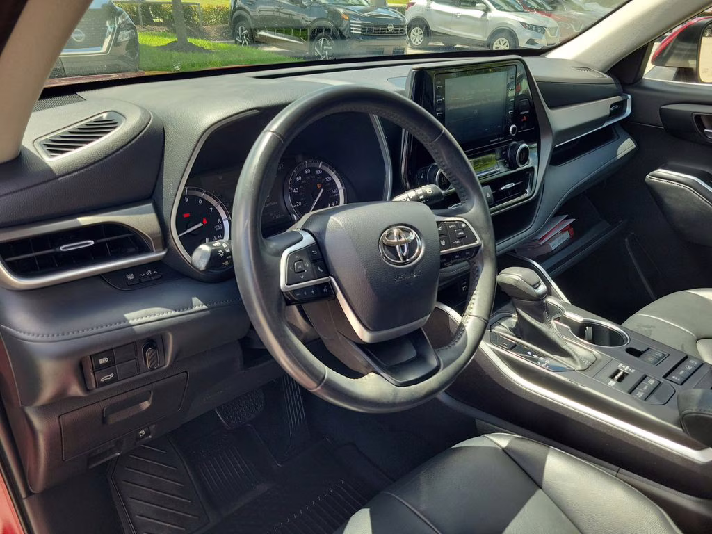 2022 Pearl Toyota Highlander XLE AWD SUV