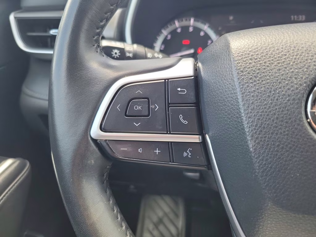 2022 Pearl Toyota Highlander XLE AWD SUV