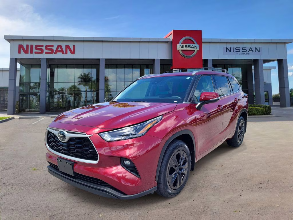 2022 Pearl Toyota Highlander XLE AWD SUV