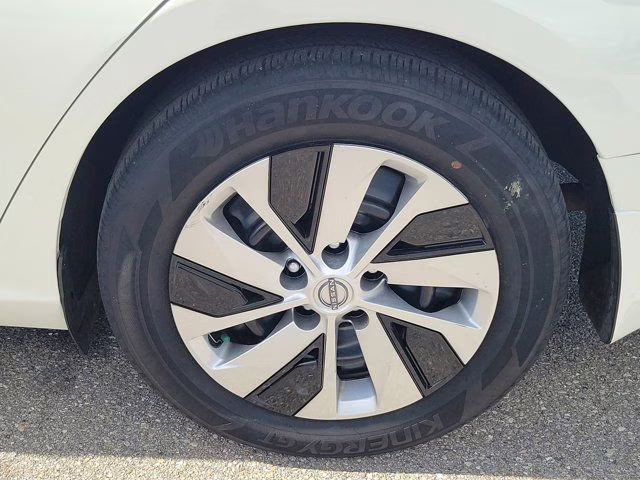 2023 Glacier White Nissan Altima 2.5 S FWD Sedan