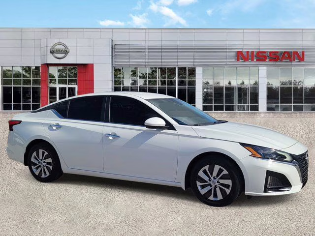 2023 Glacier White Nissan Altima 2.5 S FWD Sedan