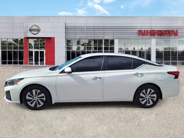 2023 Glacier White Nissan Altima 2.5 S FWD Sedan