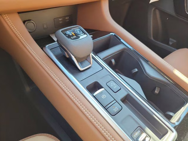 2026 White / Black Nissan Pathfinder Platinum FWD SUV