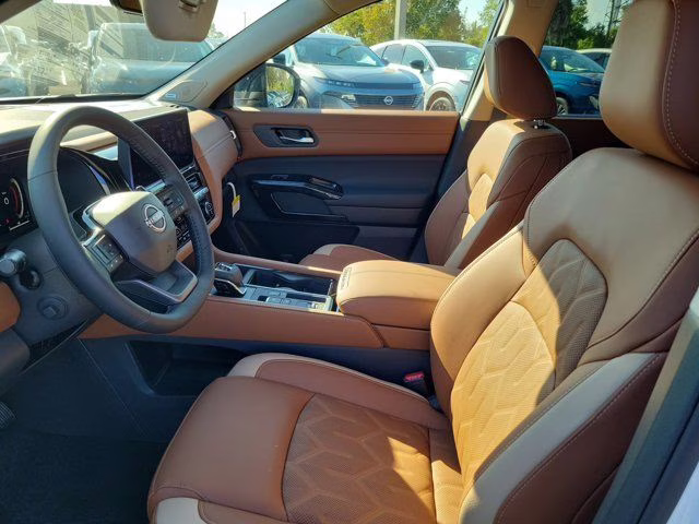 2026 White / Black Nissan Pathfinder Platinum FWD SUV