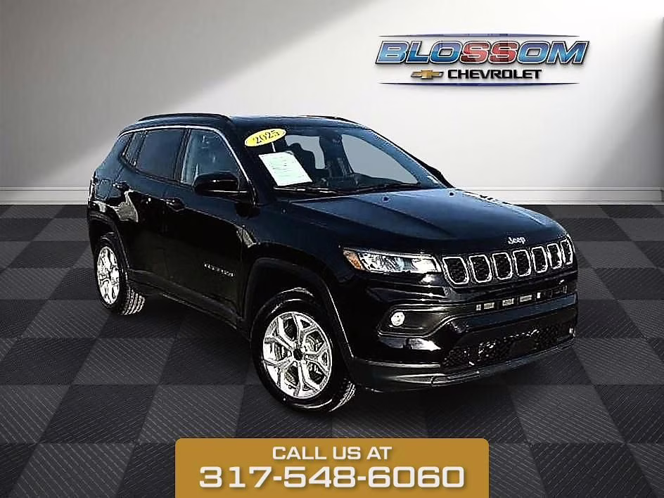 2025 Diamond Black Crystal Pearlcoat Jeep Compass Latitude 4X4 SUV