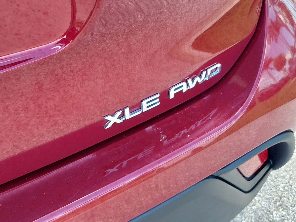 2022 Pearl Toyota Highlander XLE AWD SUV