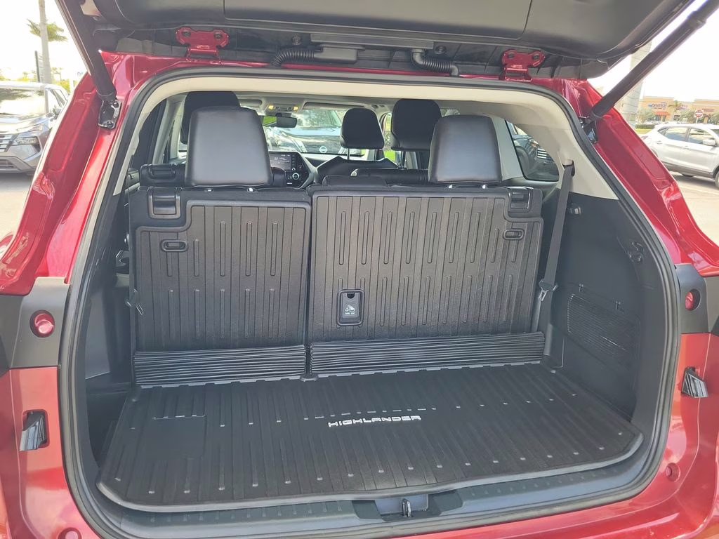2022 Pearl Toyota Highlander XLE AWD SUV