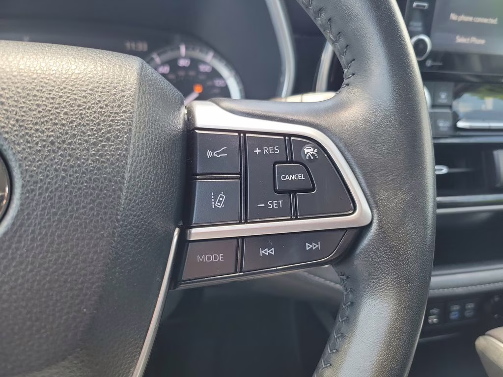 2022 Pearl Toyota Highlander XLE AWD SUV