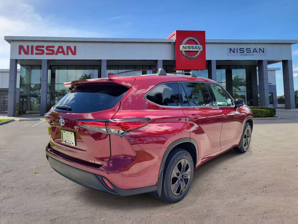 2022 Pearl Toyota Highlander XLE AWD SUV