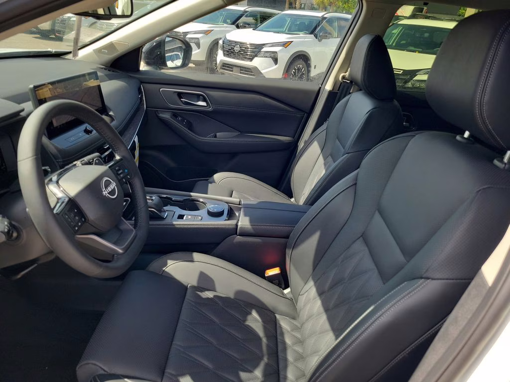 2026 Everest White Pearl/Super Black Nissan Rogue Platinum AWD SUV