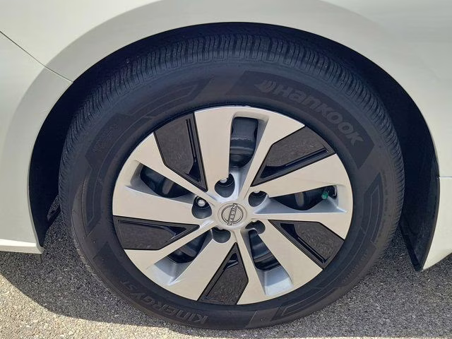 2023 Glacier White Nissan Altima 2.5 S FWD Sedan