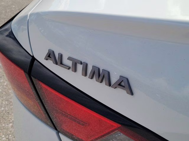 2023 Glacier White Nissan Altima 2.5 S FWD Sedan