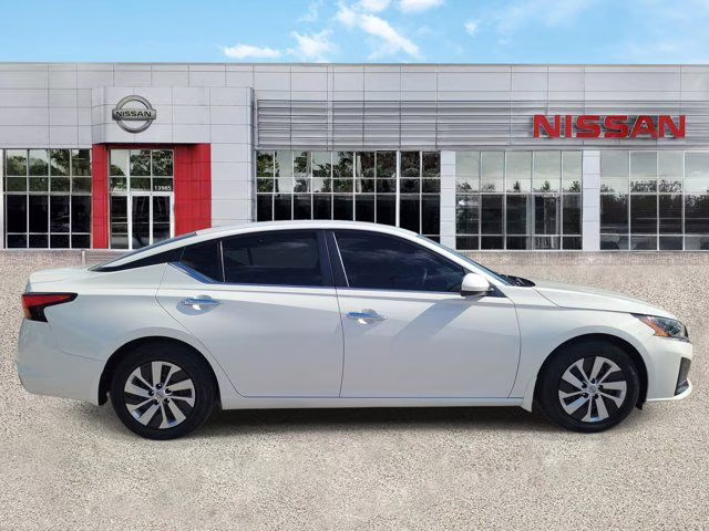 2023 Glacier White Nissan Altima 2.5 S FWD Sedan