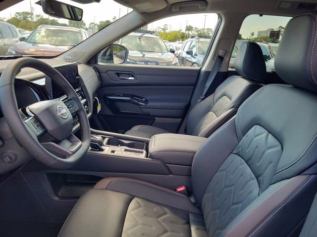 2026 Everest White Pearl Tricoat Nissan Pathfinder Platinum FWD SUV